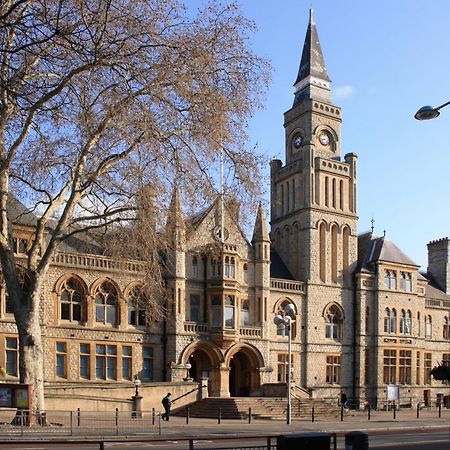 Spacious 2 Bedroom Apartment In Ealing Broadway Bagian luar foto